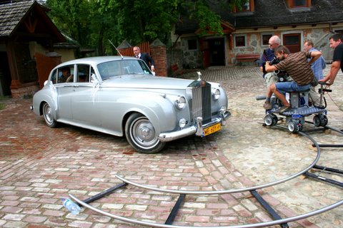 Kręcenie sceny z samochodem Rolls-Royce do filmu Testosteron w Folwarku Badowo.
