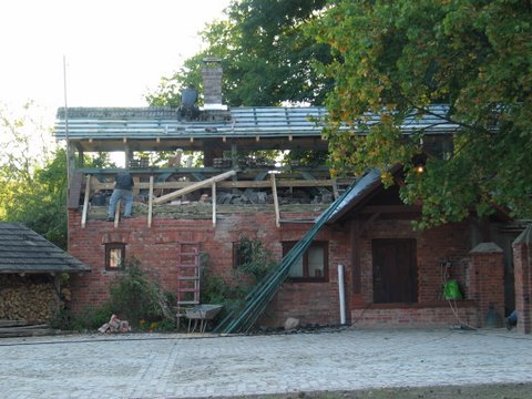 zdjęcie zrujnowanego budynku historyczne